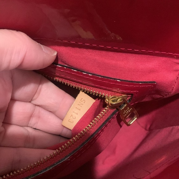 Louis Vuitton red Vernis MM mini Houston date code SN1123 - Picture 8 of 12